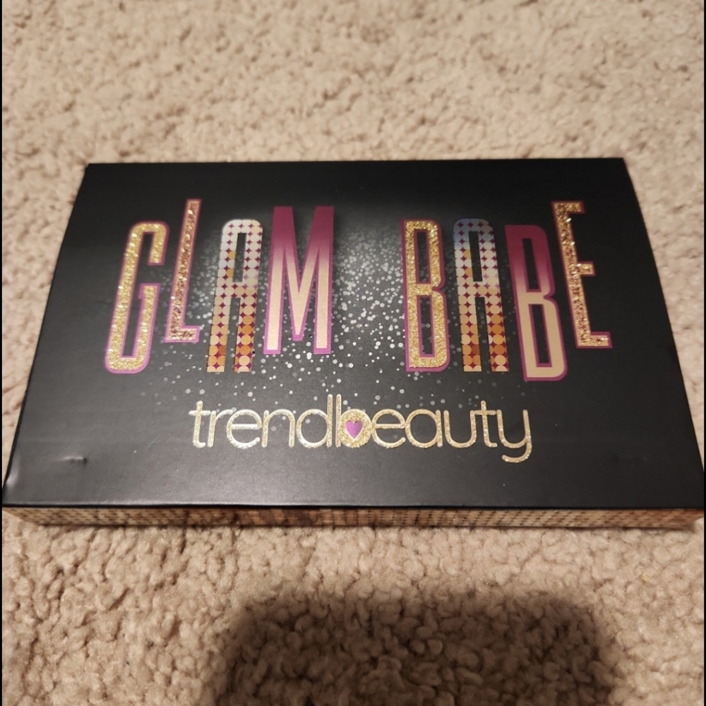 New Glam Babe Shadow Pallette